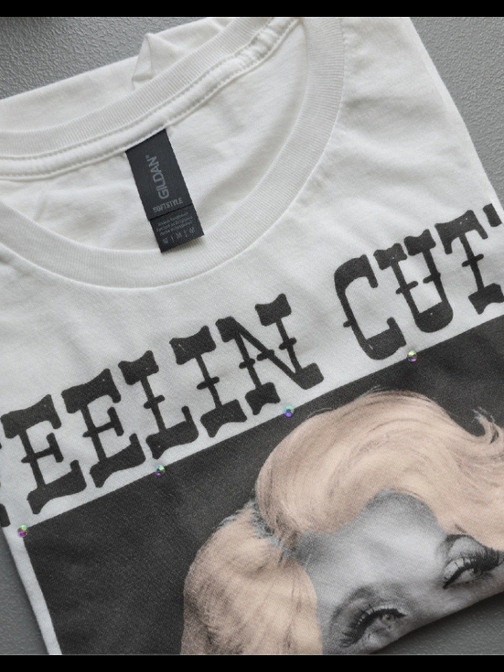 LAST One ! Dolly Parton White 'Feelin Cute' Graphic Women’s Size L Tee - Picture 7 of 8